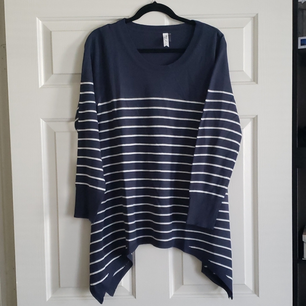Navy stripped quarter sleeve